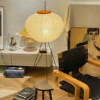 Kibo Reispapier Stehlampe Japanisch inspiriertes sanftes Leuchten für ruhige Wohnatmosphäre und weiches Licht